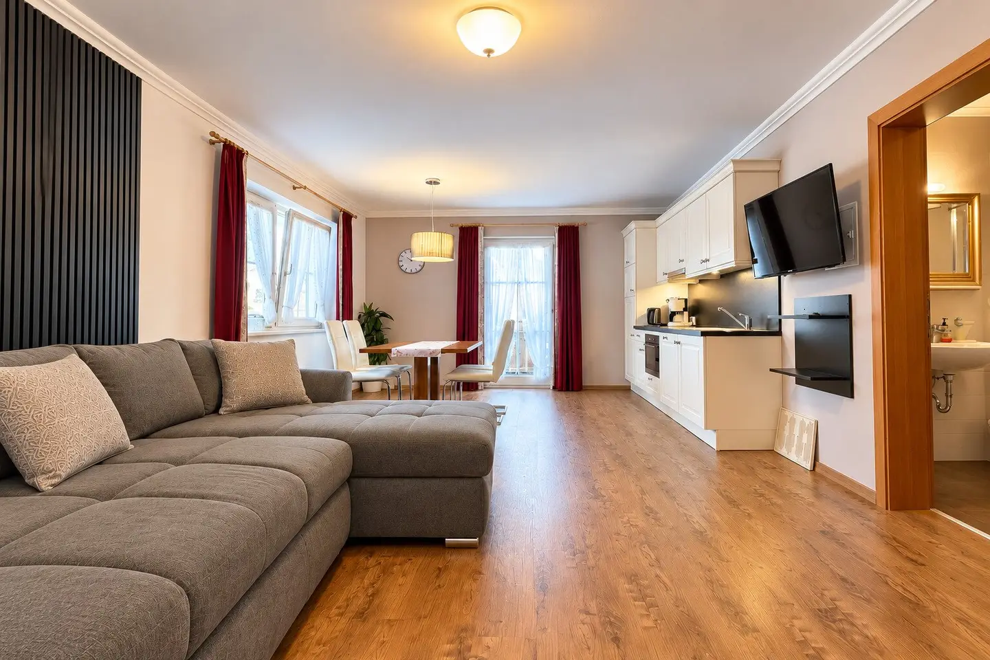 2-Zimmer-Wohnung mit Sonnenbalkon und freiem Bergblick
