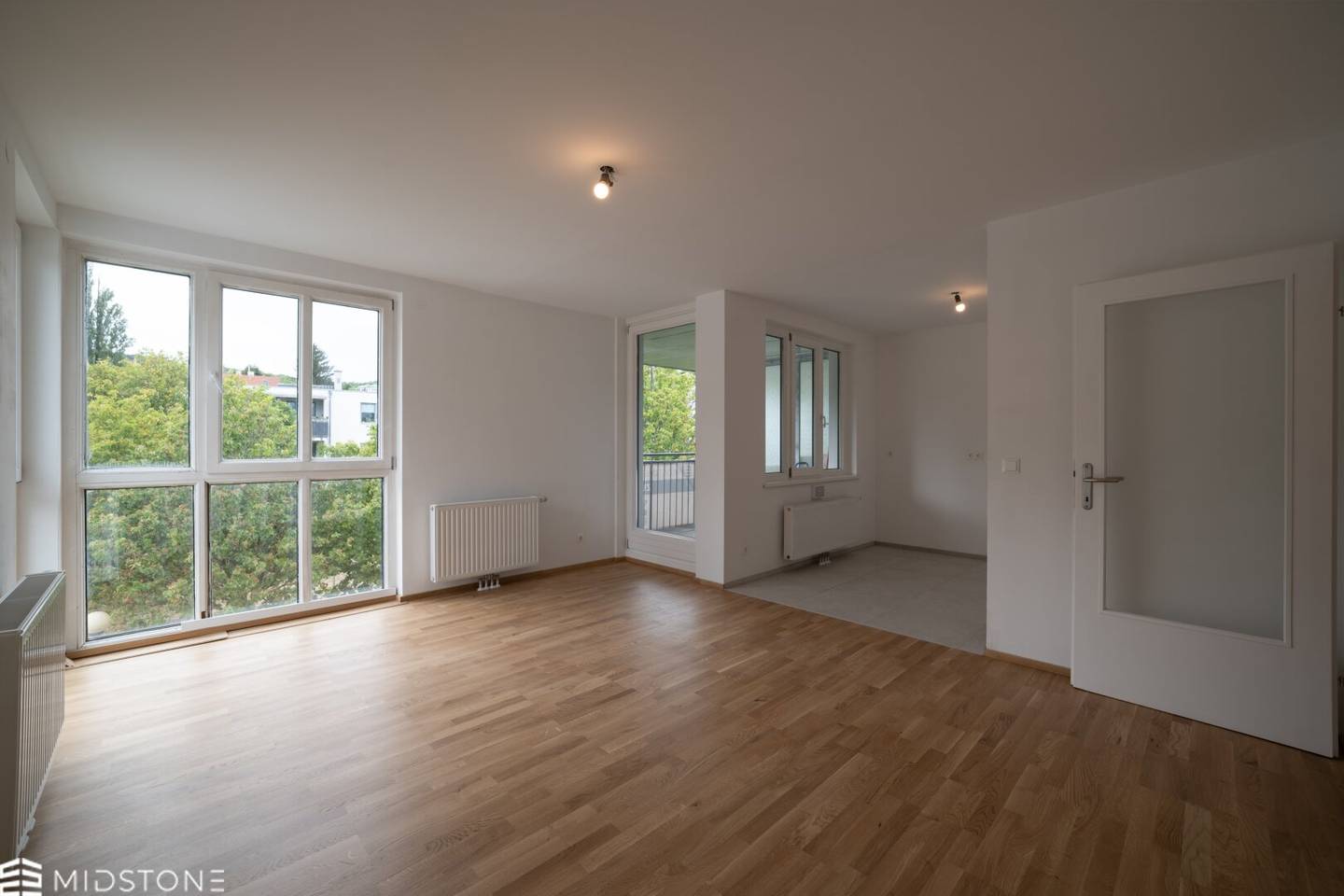 Neuwertige Wohnung in Grünruhelage - hochwertig renoviert mit Loggia, Klimagerät, Wellnessbad und Garagenplatz