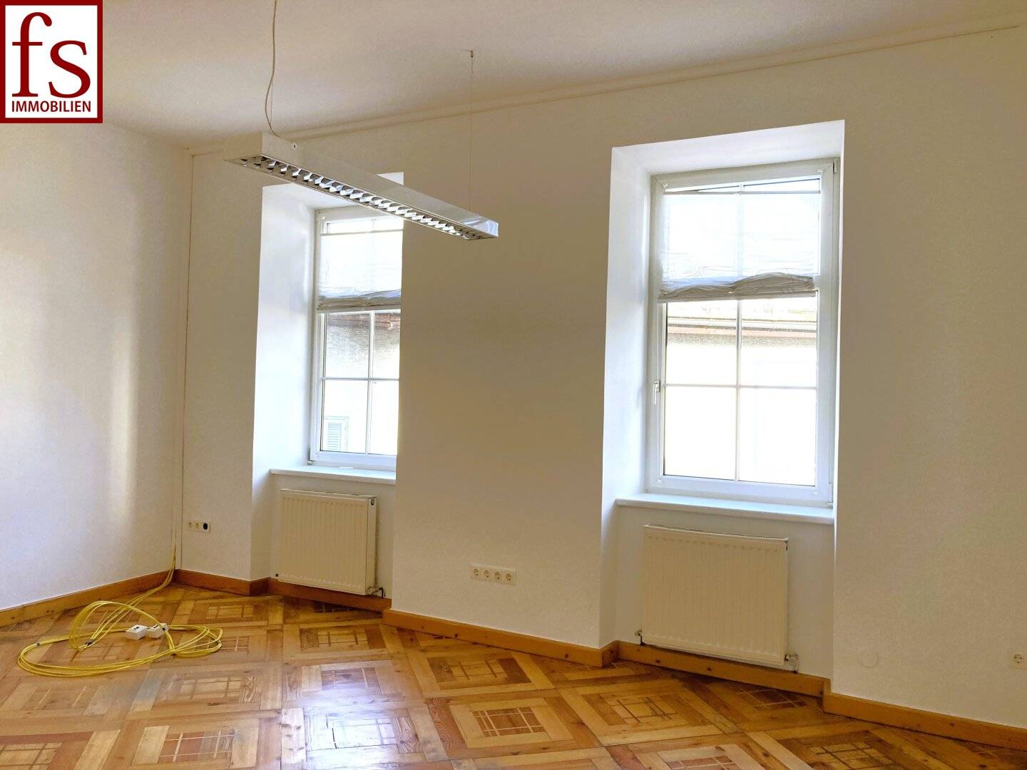 BÜRO / PRAXIS / ORDINATION / KANZLEI  -  BEEINDRUCKENDER ALTBAU mit KAISERLICHEM FLAIR  /  5 RÄUMEN  in ZENTRUMSLAGE von BAD ISCHL