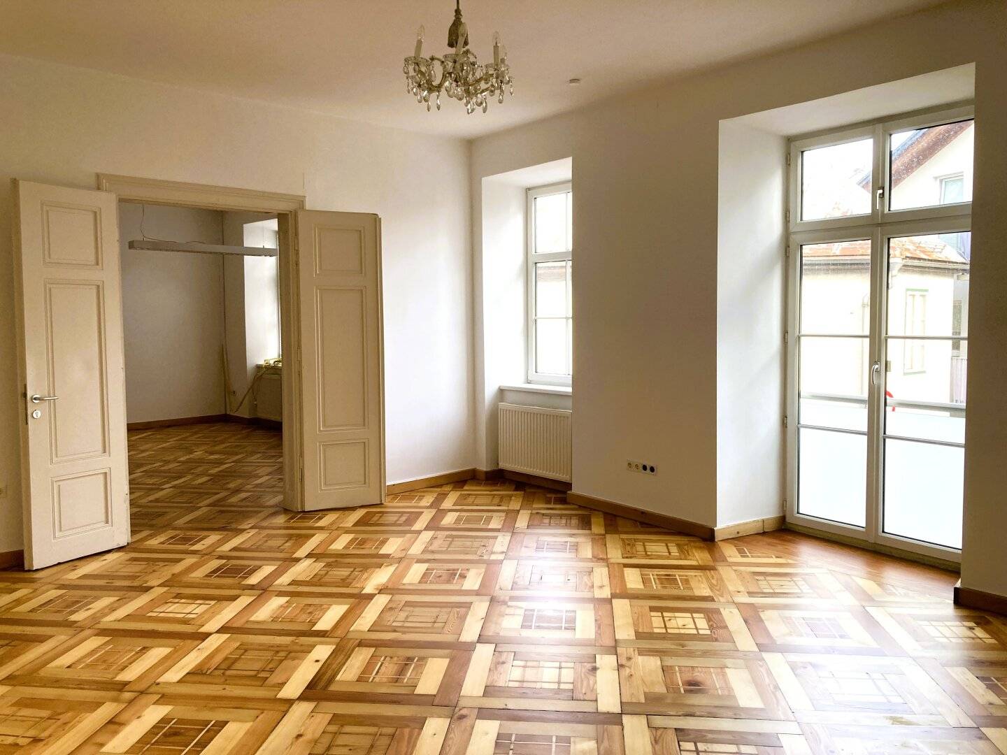 BÜRO / PRAXIS / ORDINATION / KANZLEI  -  BEEINDRUCKENDER ALTBAU mit KAISERLICHEM FLAIR  /  5 RÄUMEN  in ZENTRUMSLAGE von BAD ISCHL