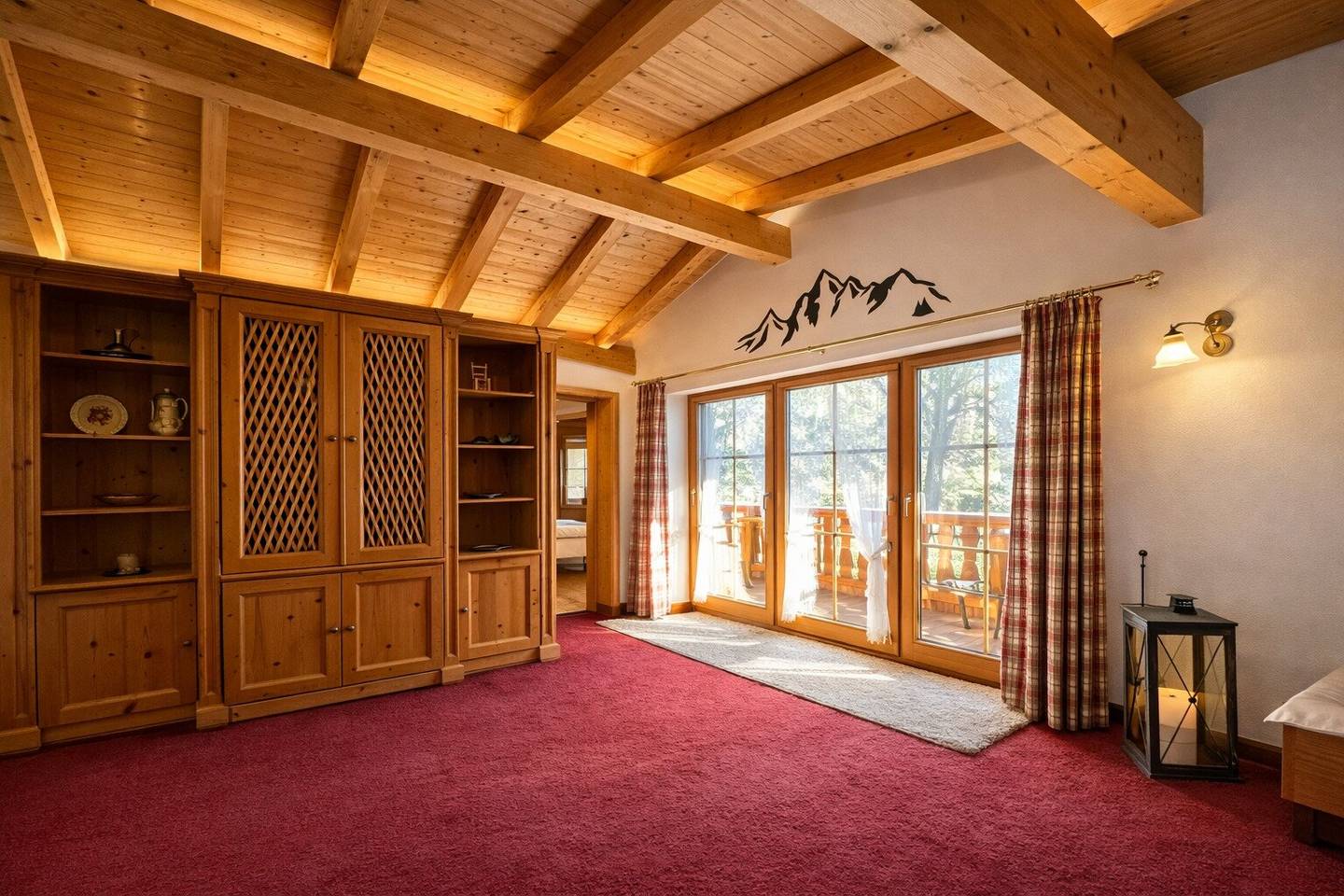 Penthouse-Wohnung mit Ausbaupotenzial in unverbaubarer Sonnenlage von Hippach