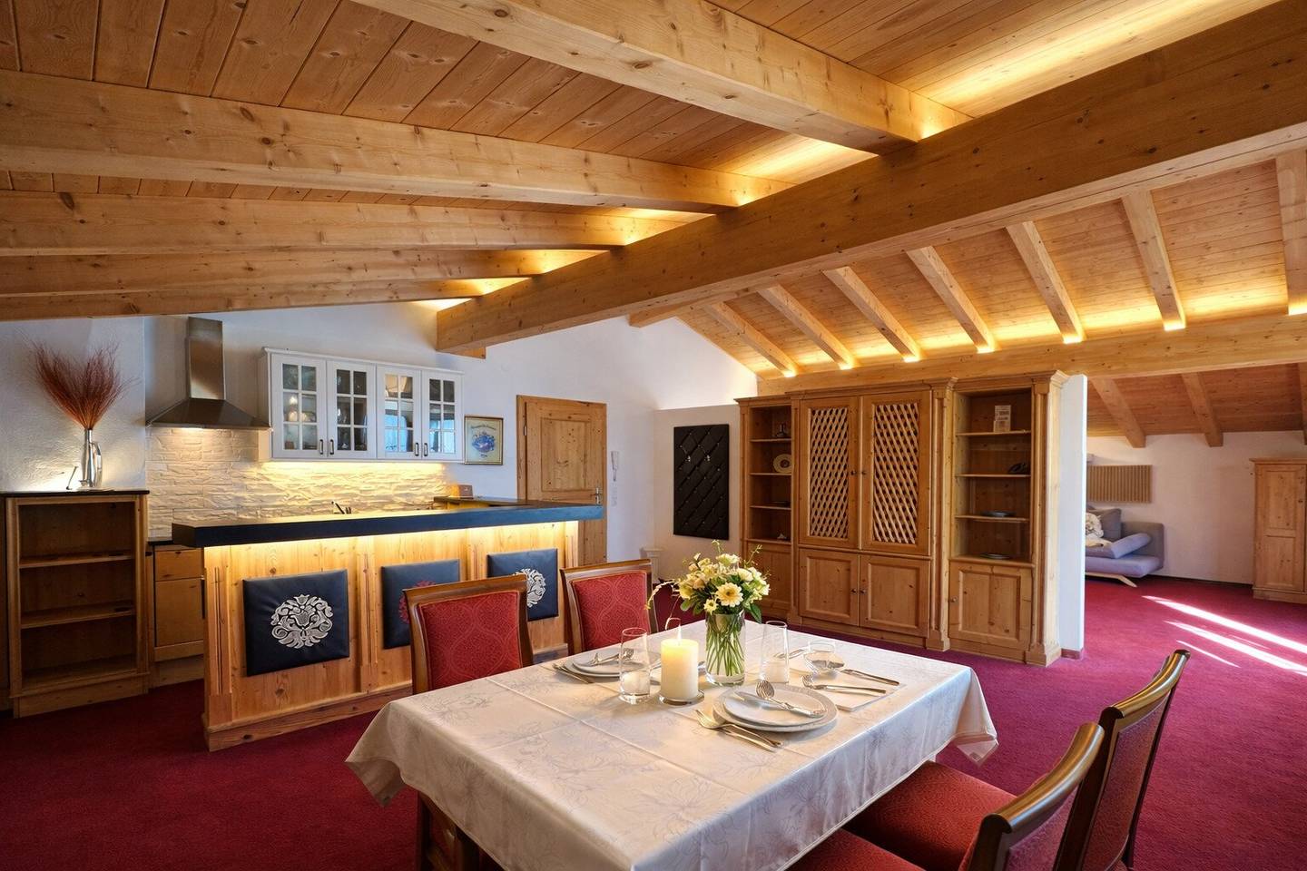 Penthouse-Wohnung mit Ausbaupotenzial in unverbaubarer Sonnenlage von Hippach