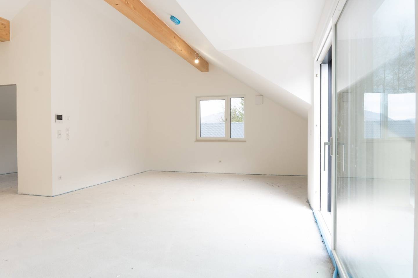 4 METER RAUMHÖHE! PROVISIONSFREIE 2-ZIMMER DACHGESCHOSSWOHNUNG