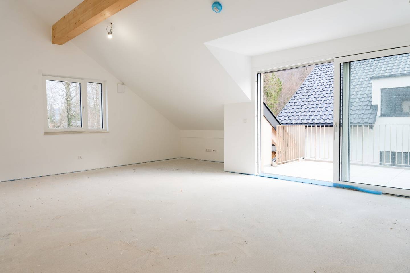4 METER RAUMHÖHE! PROVISIONSFREIE 2-ZIMMER DACHGESCHOSSWOHNUNG