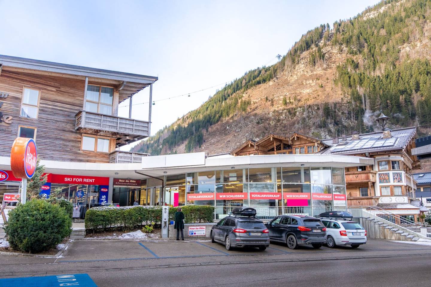 Großzügiges Geschäftslokal mit Panoramafront in Mayrhofen Mitte
