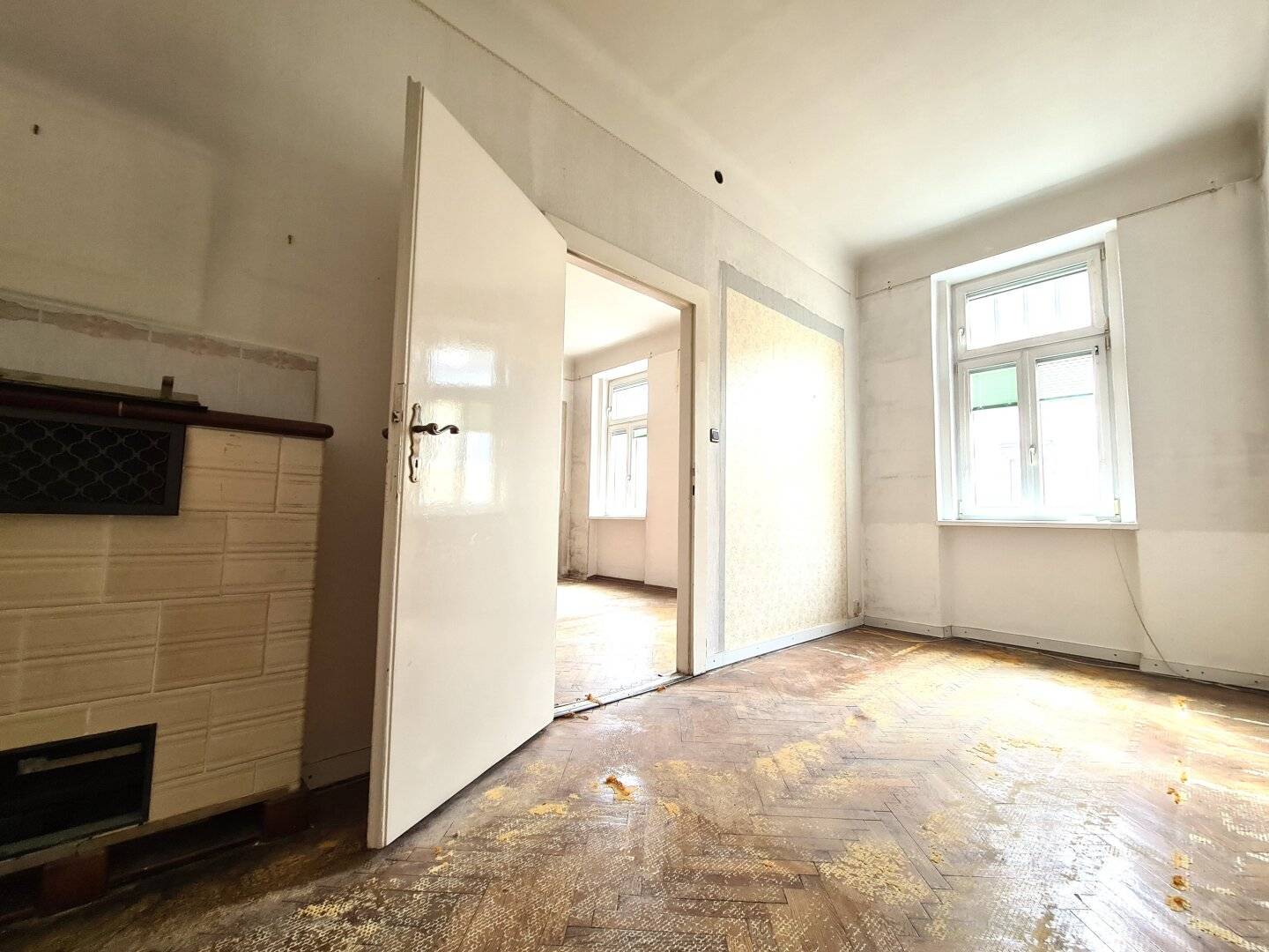 Sanierungsbedürftige Altbauetage 4-6 Zimmer