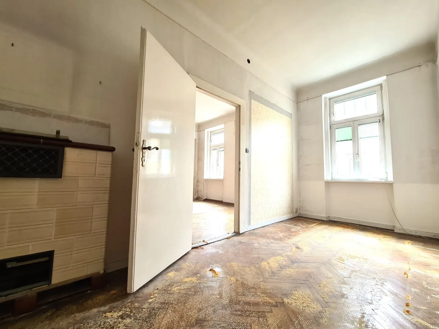 Sanierungsbedürftige Altbauetage 4-6 Zimmer
