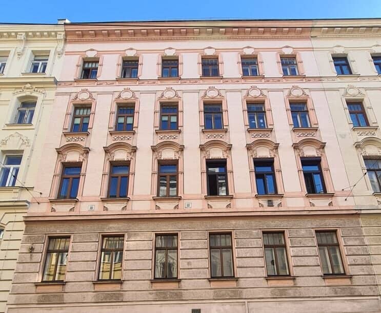 Sanierungsbedürftige Altbauetage 4-6 Zimmer