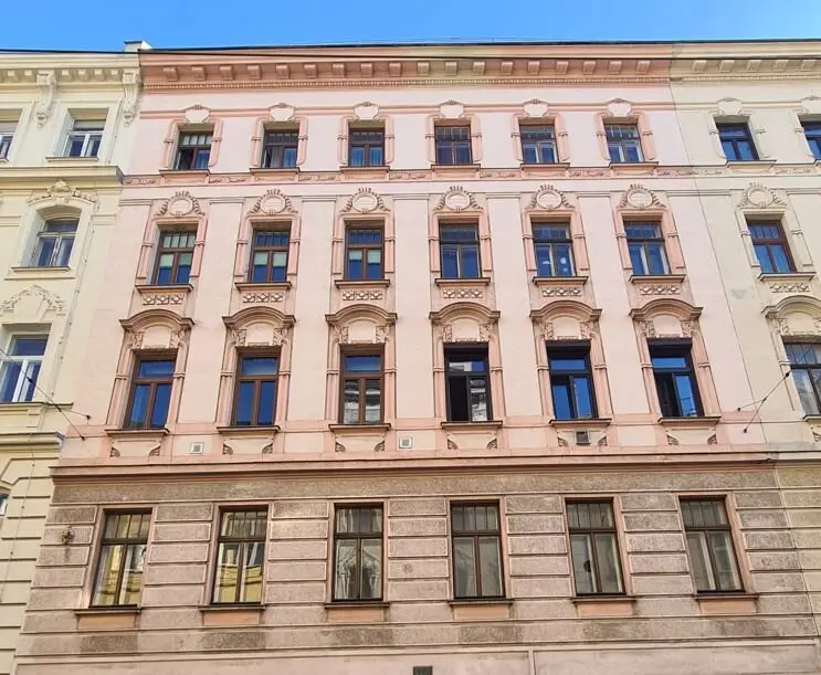 Sanierungsbedürftige Altbauetage 4-6 Zimmer