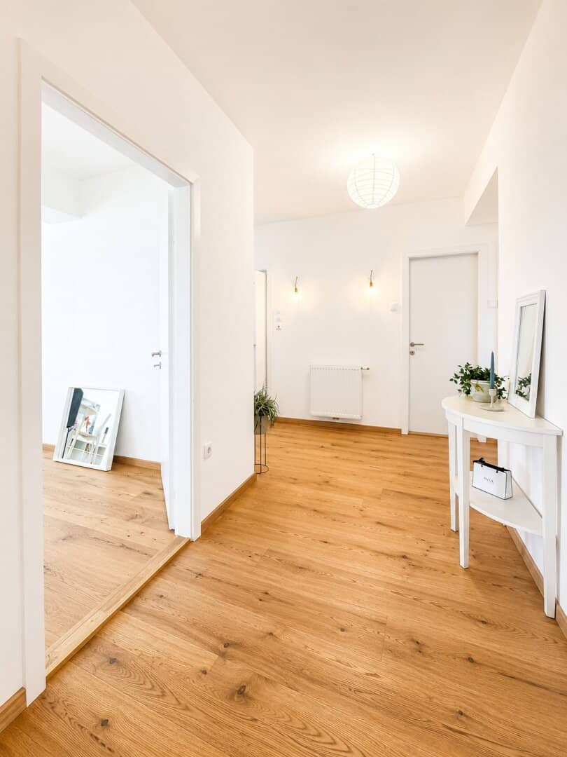 Sanierte 3-Zimmer-Dachgeschosswohnung im Herzen von Wiener Neustadt – mit Stadt- & Fernblick!