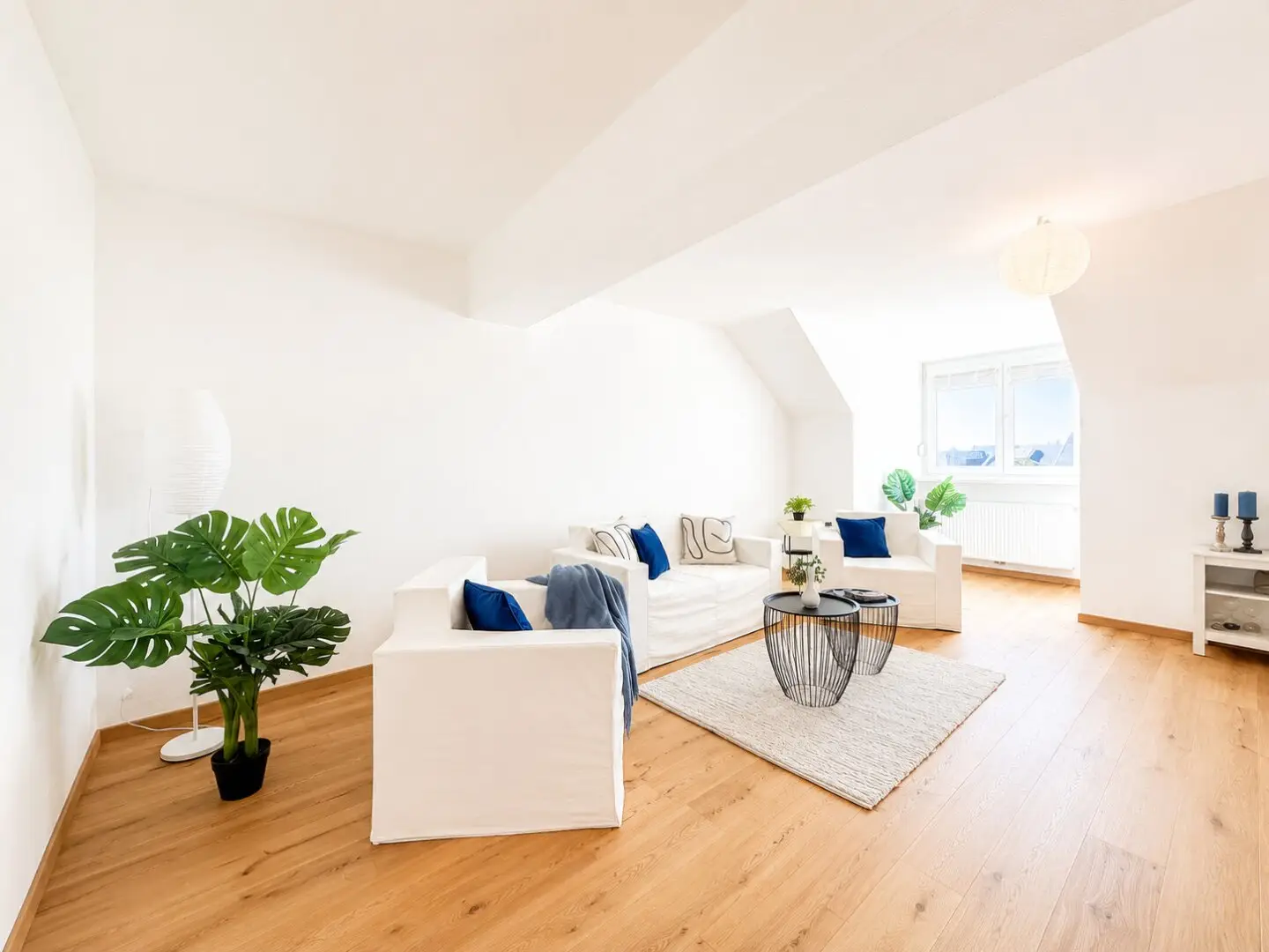 Sanierte 3-Zimmer-Dachgeschosswohnung im Herzen von Wiener Neustadt – mit Stadt- & Fernblick!