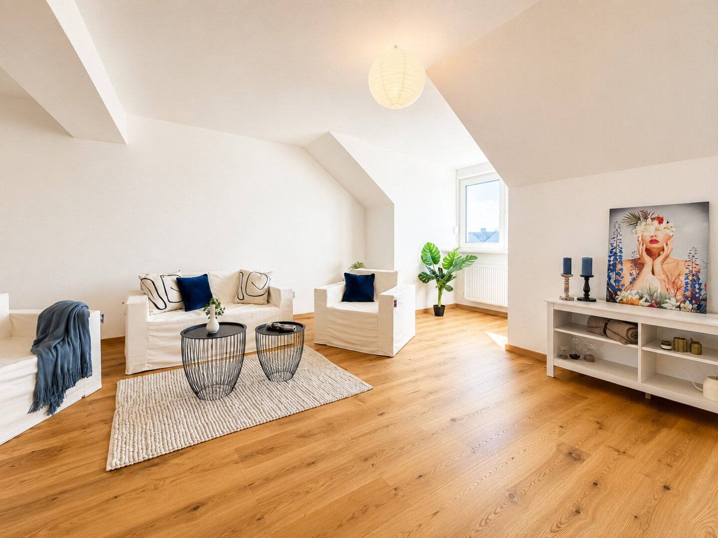Sanierte 3-Zimmer-Dachgeschosswohnung im Herzen von Wiener Neustadt – mit Stadt- & Fernblick!