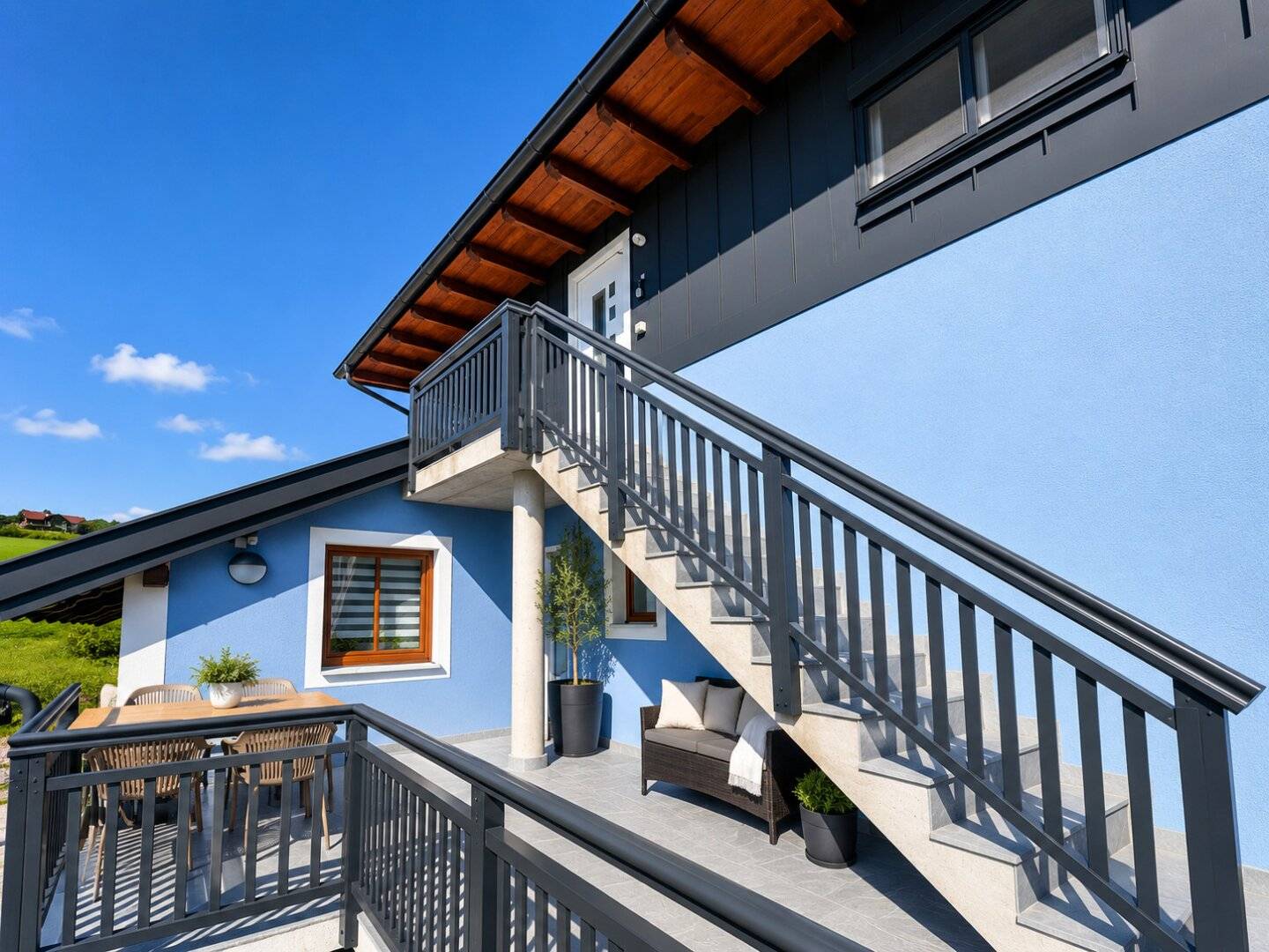 Großzügiges Wohnen in modernisiertem Mehrfamilienhaus - Top Lage in Kirchberg 🏠