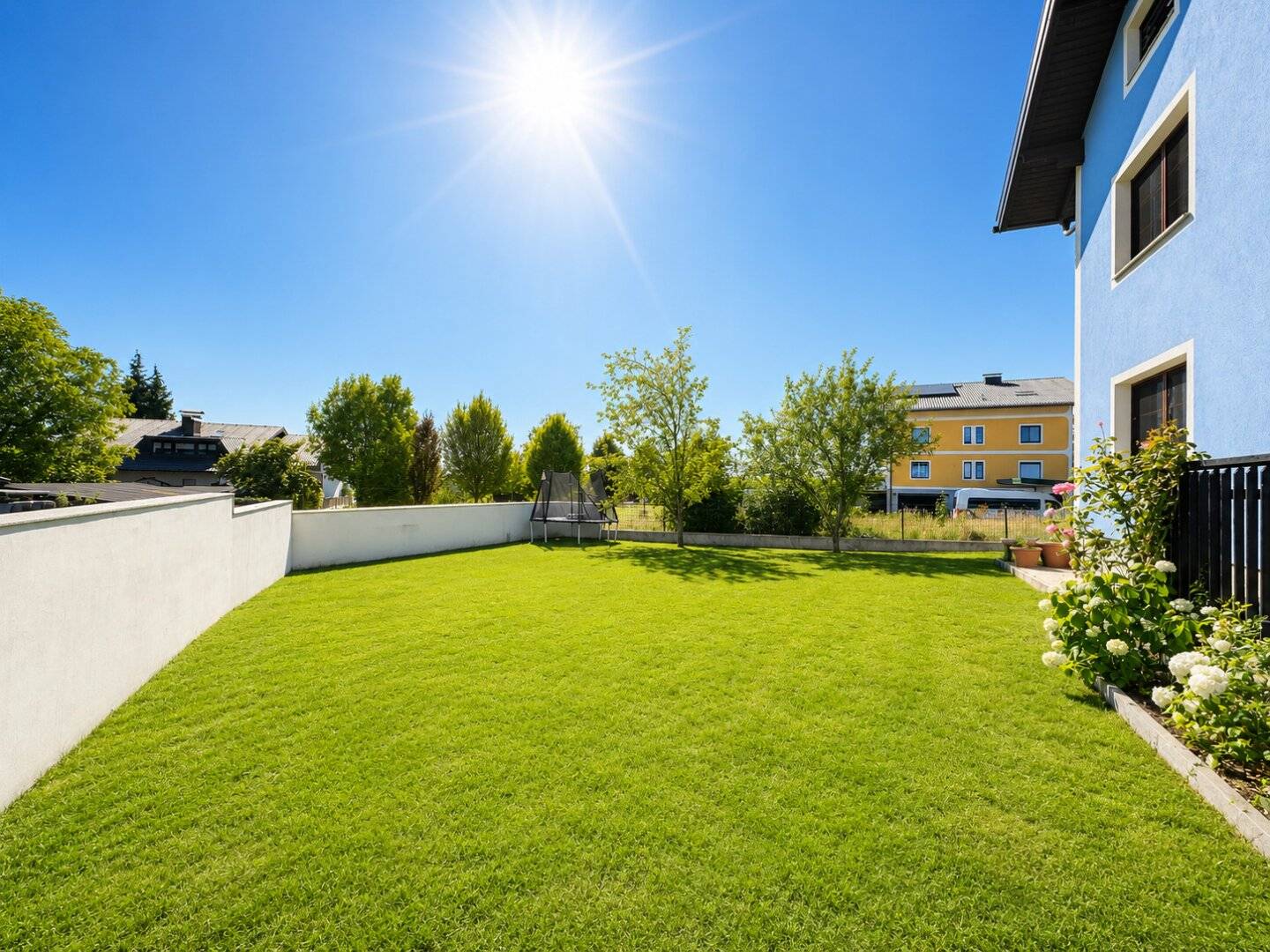 Großzügiges Wohnen in modernisiertem Mehrfamilienhaus - Top Lage in Kirchberg 🏠
