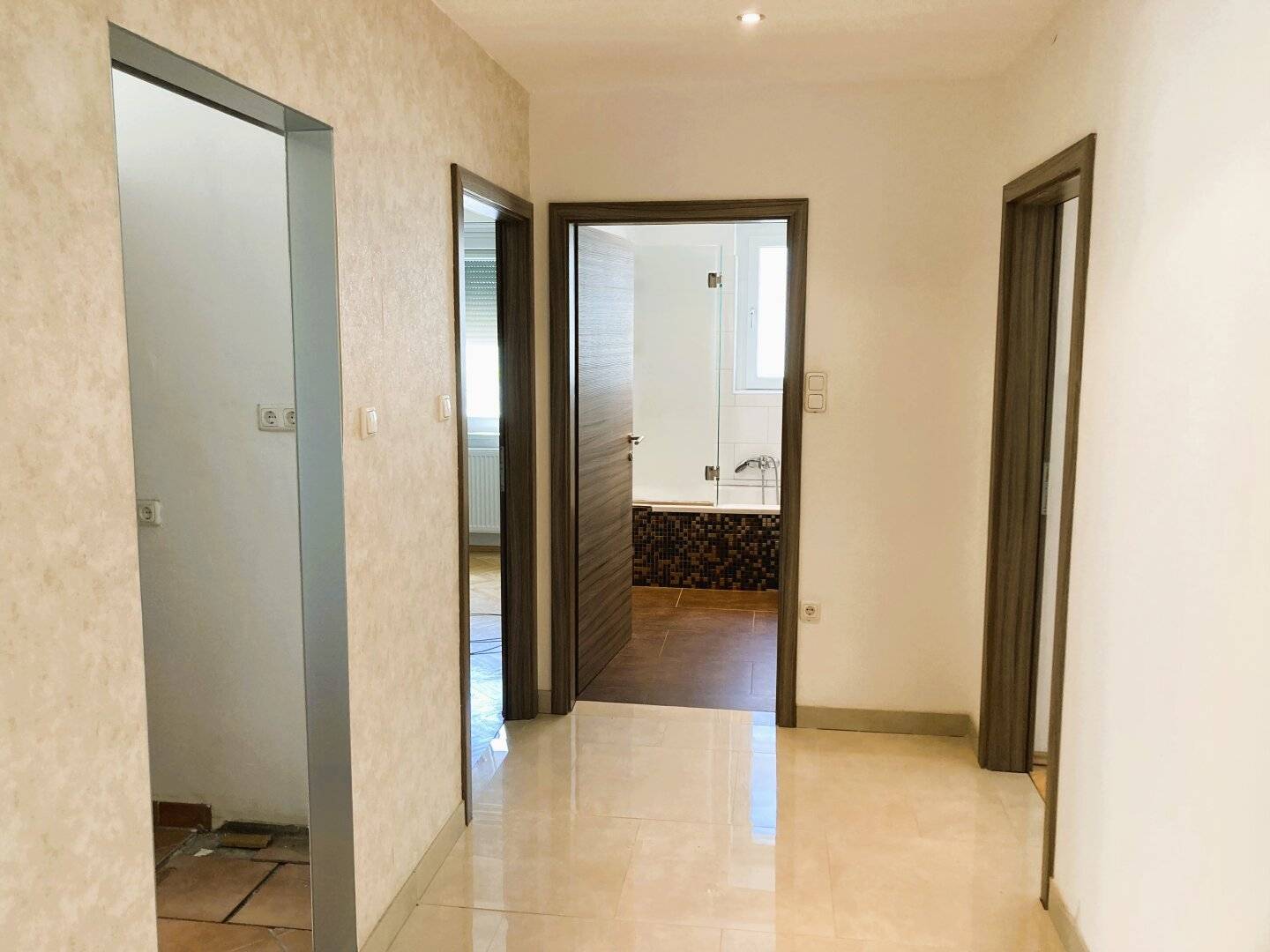 4-ZIMMER-WOHNUNG mit BALKON  -  ruhige & zentrumsnahe Lage