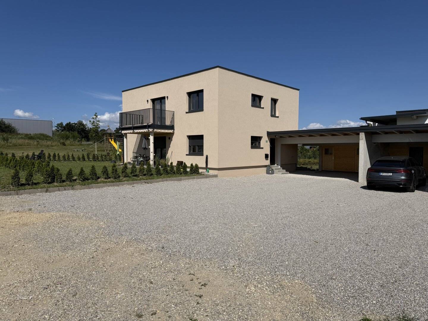 Neuwertige 3-Zi-Wohnung im OG., Garten, Balkon, Caport,79m², €250.000