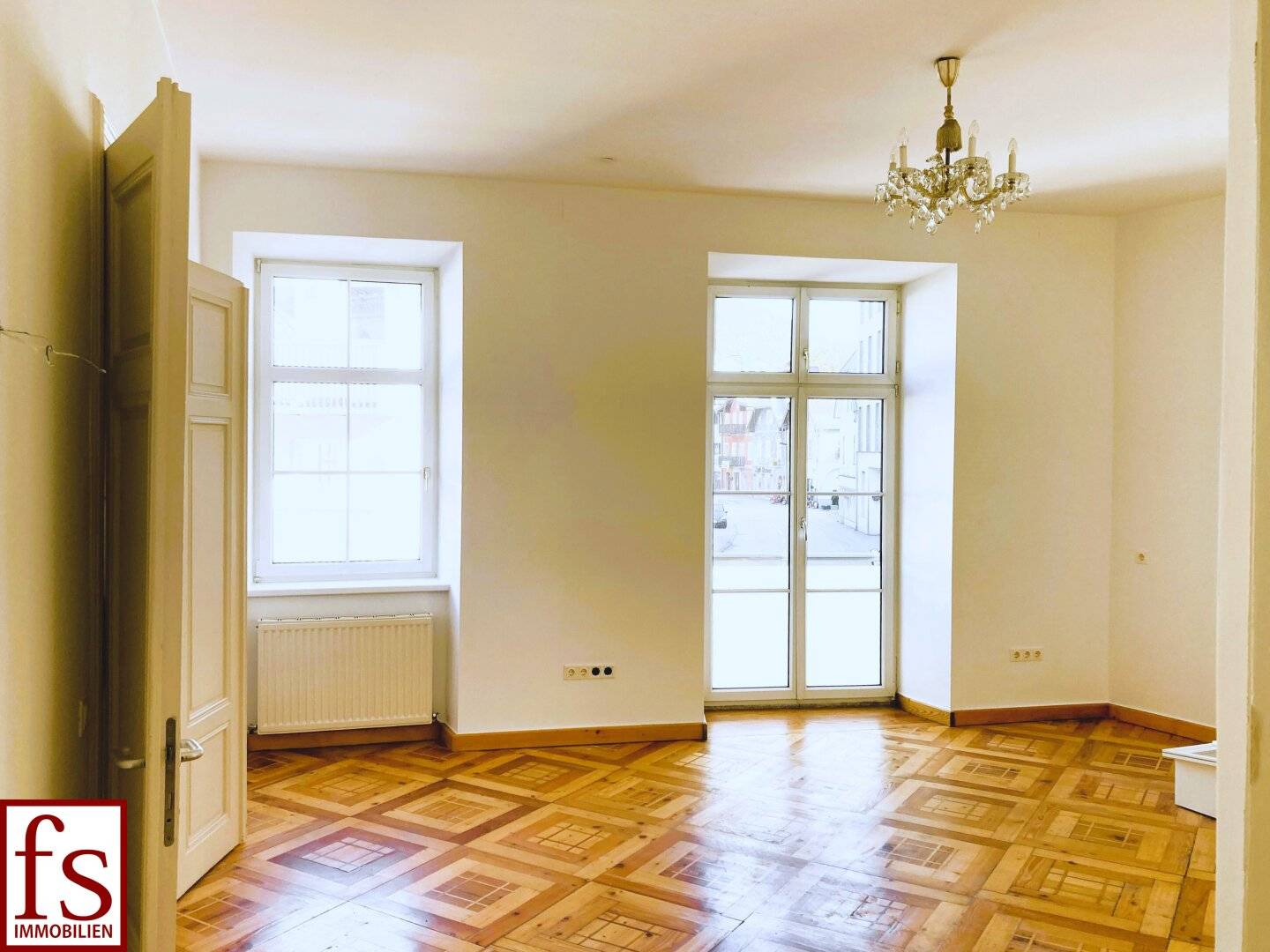 IMPOSANTE 5-ZIMMER ALTBAU-WOHNUNG mit KAISERLICHEM FLAIR in ZENTRUMSLAGE von BAD ISCHL