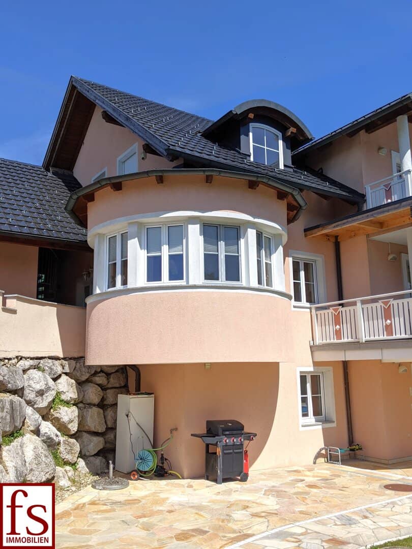 TRAUMHAUS mit schönem Garten und Pool