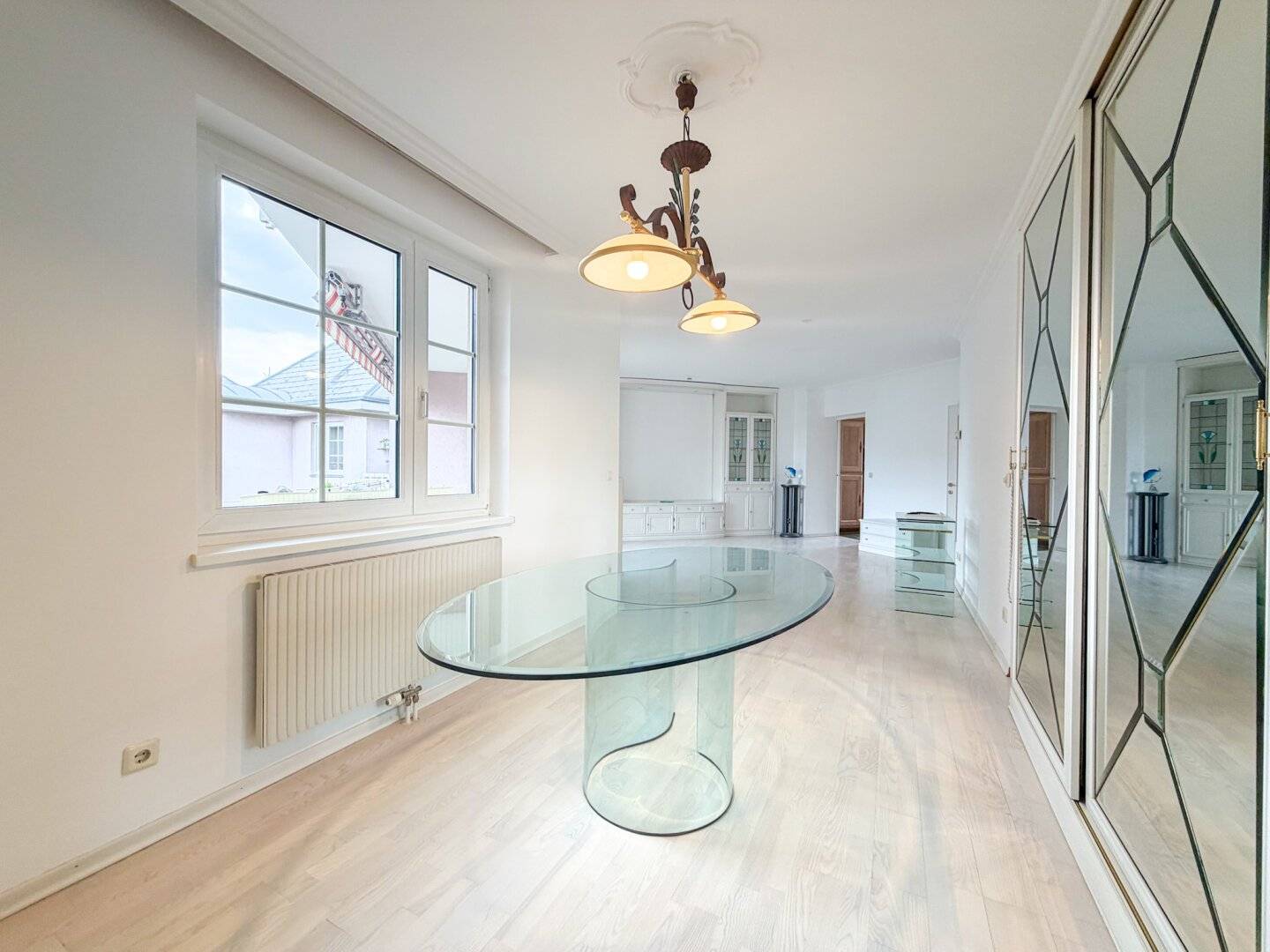 Attraktive, lichtdurchflutete Eigentumswohnung in perfekter Lage mit großer Loggia und Tiefgaragenplatz in Wr. Neustadt