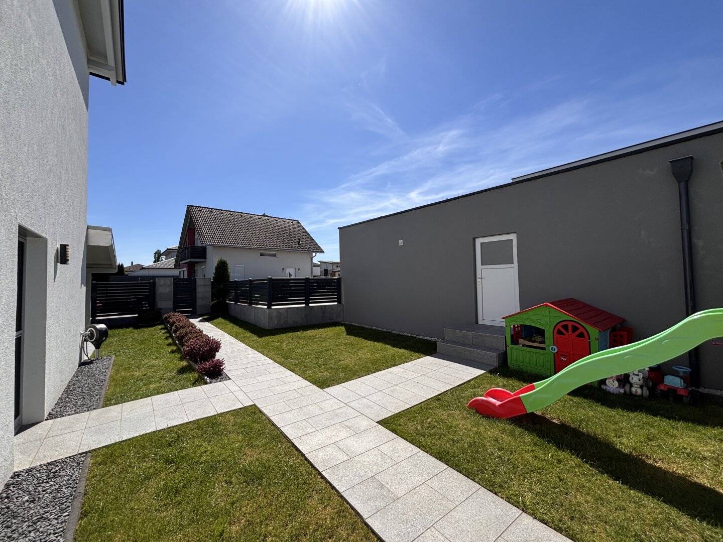 Neuwertige Doppelhaushälfte 🏡🛋️
