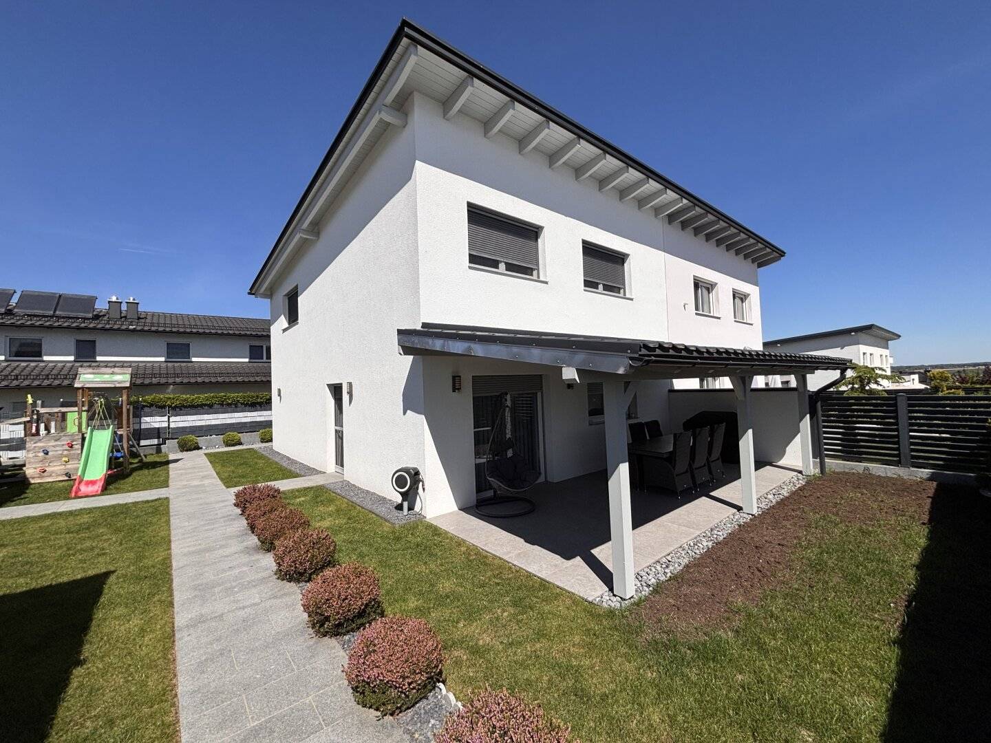 Neuwertige Doppelhaushälfte 🏡🛋️