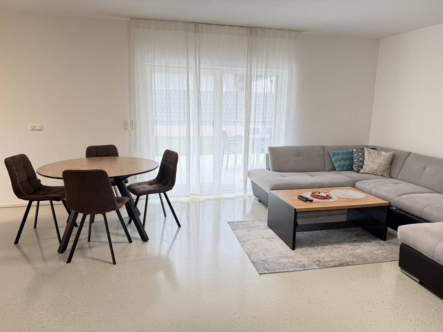 Modernes Ein- bis Zweifamilienhaus