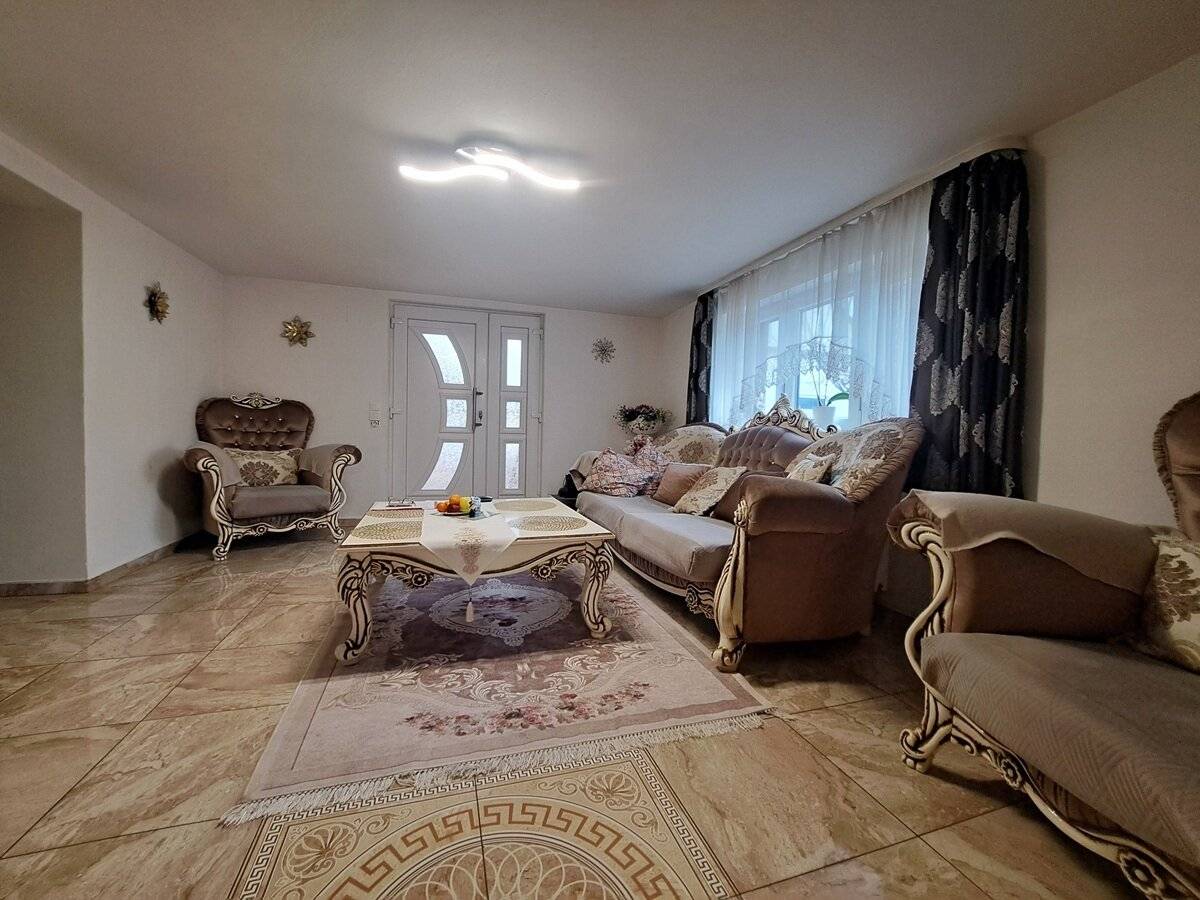 Besonders attraktiver Preis: Tolles Wohnhaus in ruhiger, sonniger Lage