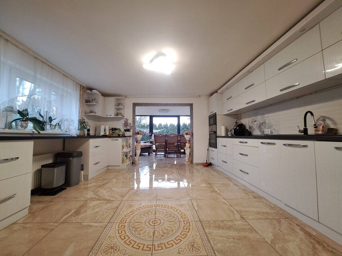 Besonders attraktiver Preis: Tolles Wohnhaus in ruhiger, sonniger Lage