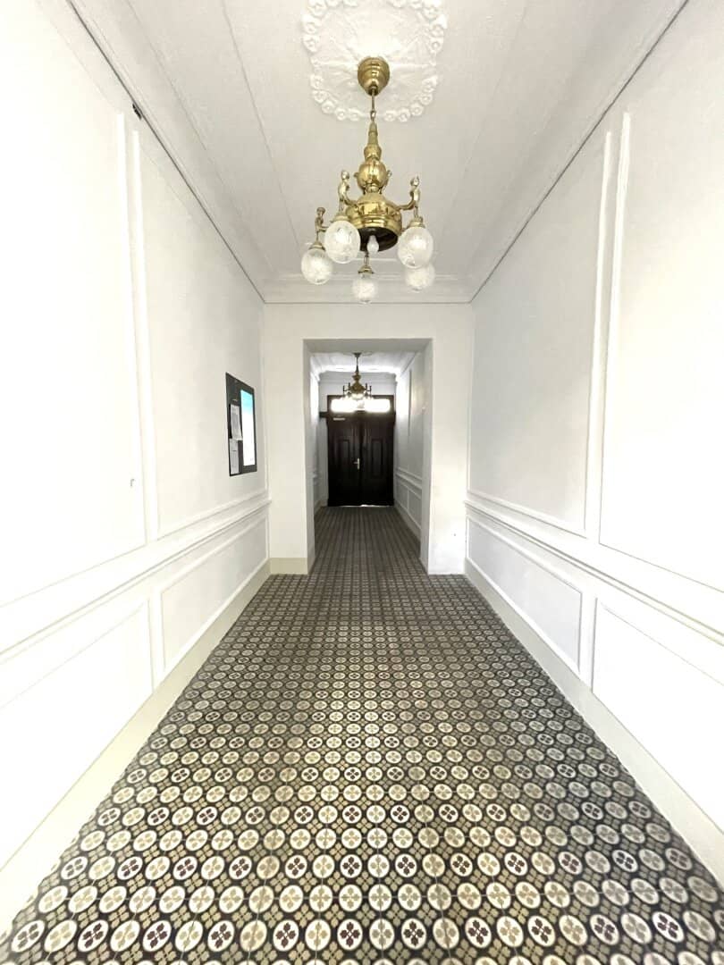 Bright historic apartment near Wallensteinplatz
