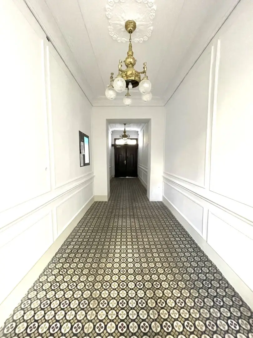 Bright historic apartment near Wallensteinplatz