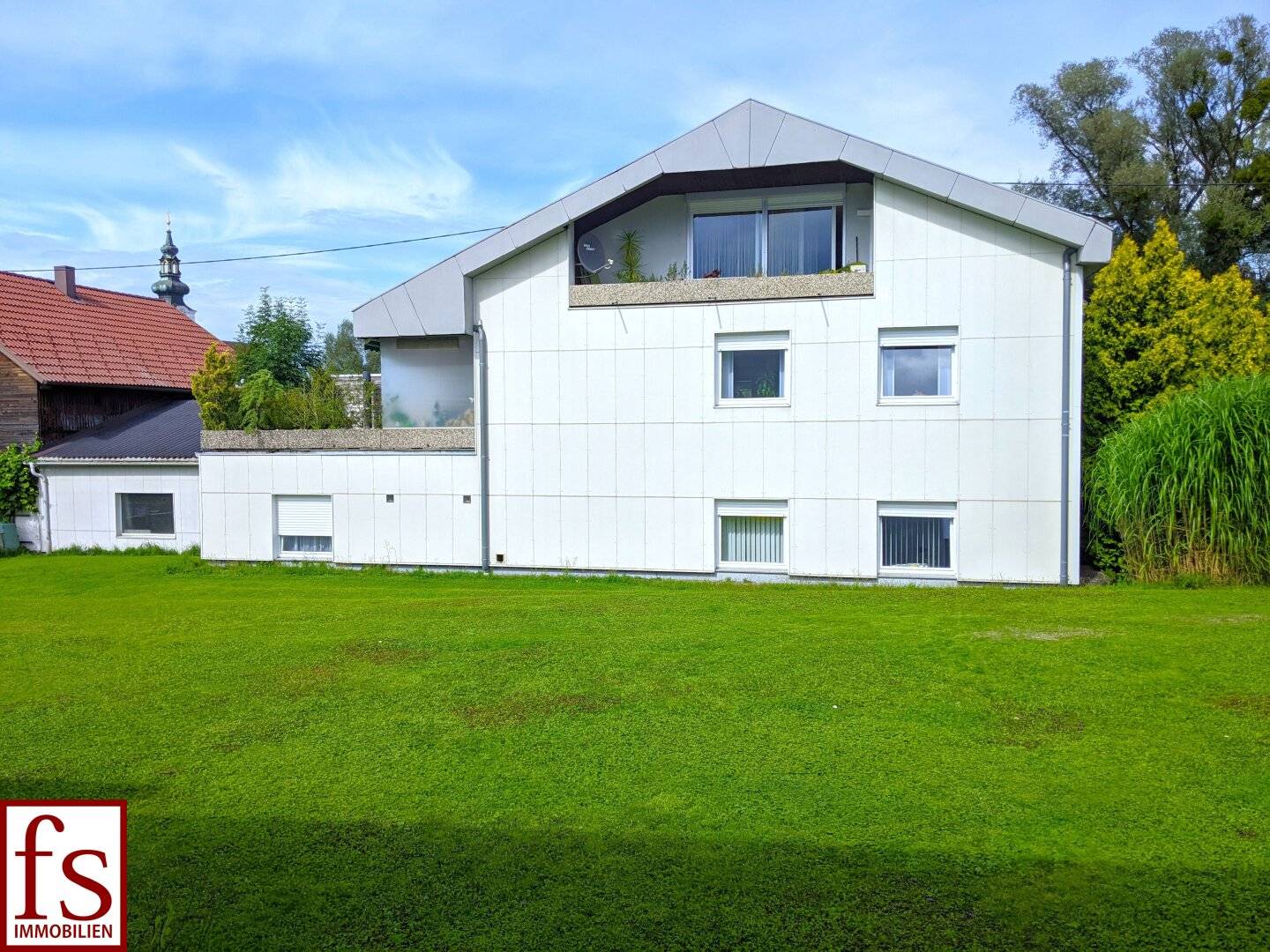 GROSSES WOHN- / GESCHÄFTSHAUS mit angebauter Halle