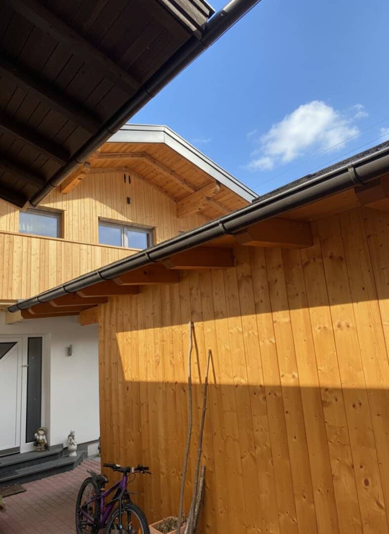 Gemütliches Ein- bis Zweifamilienhaus mit Balkon & Terrasse & Photovoltaik