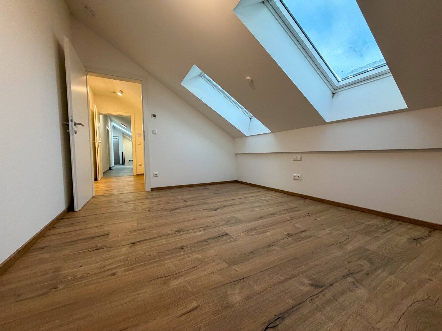 Moderne Wohnung mit Terrasse - inkl. Tiefgaragenplatz 🌿🚗