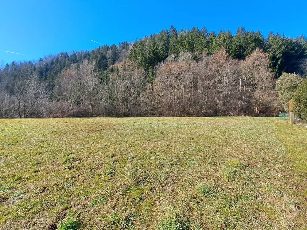 Großes, ebenes und sonniges Baugrundstück am Ende einer Sackgasse