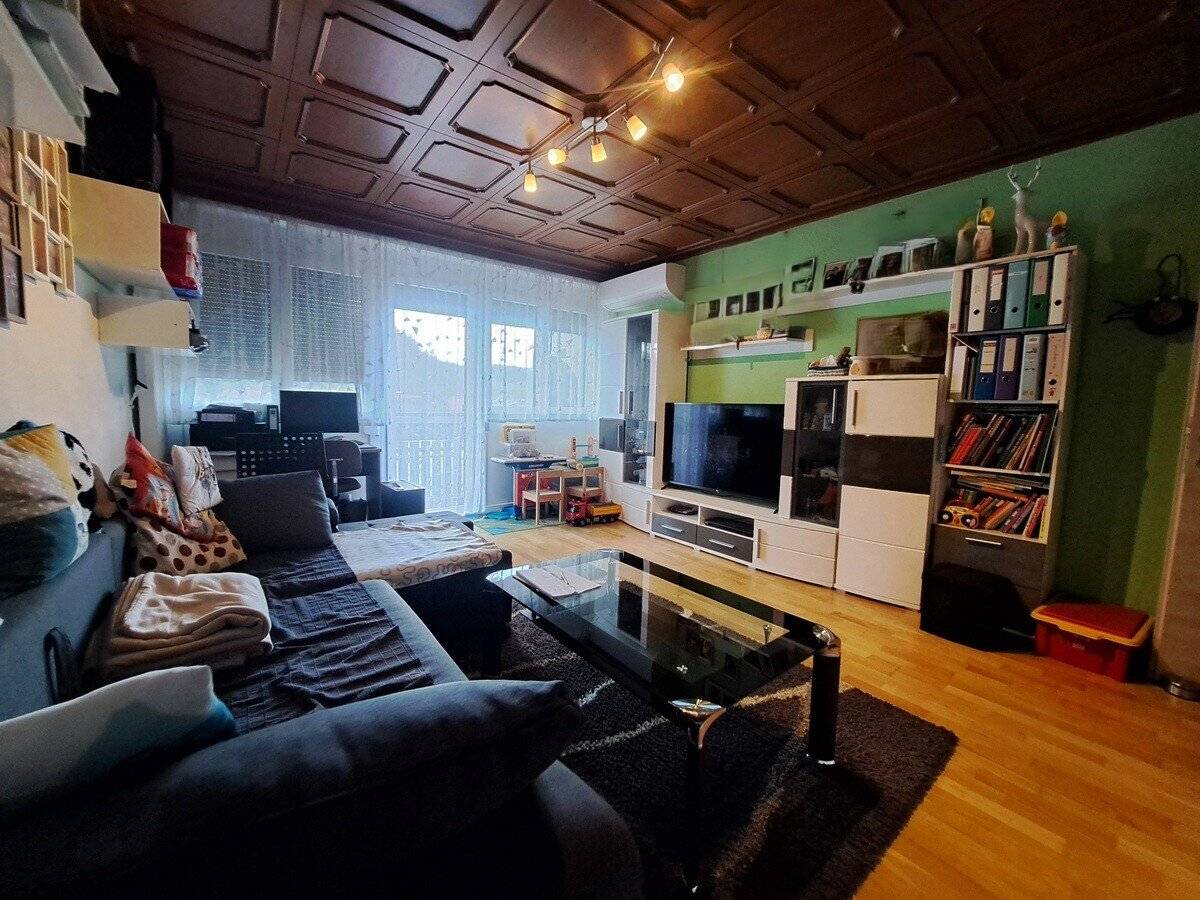 Gepflegte 3-4-Zimmer-Wohnung mit Loggia, Klimaanlage und Garage