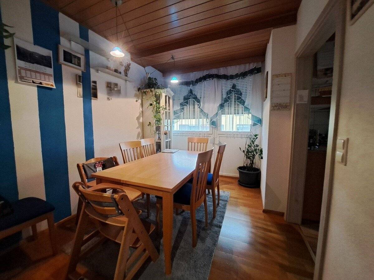Gepflegte 3-4-Zimmer-Wohnung mit Loggia, Klimaanlage und Garage