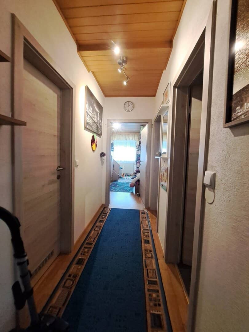 Gepflegte 3-4-Zimmer-Wohnung mit Loggia, Klimaanlage und Garage