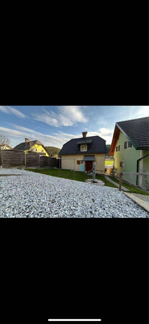 Solides, teilsaniertes Wohnhaus in ruhiger Wohnlage