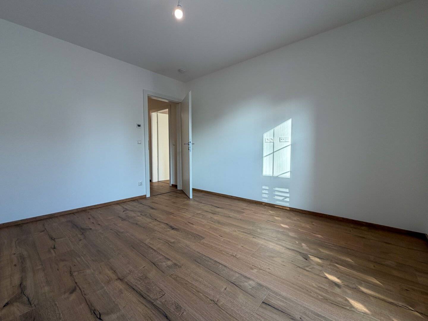 Moderne Erdgeschosswohnung mit Terrasse und Tiefgarage