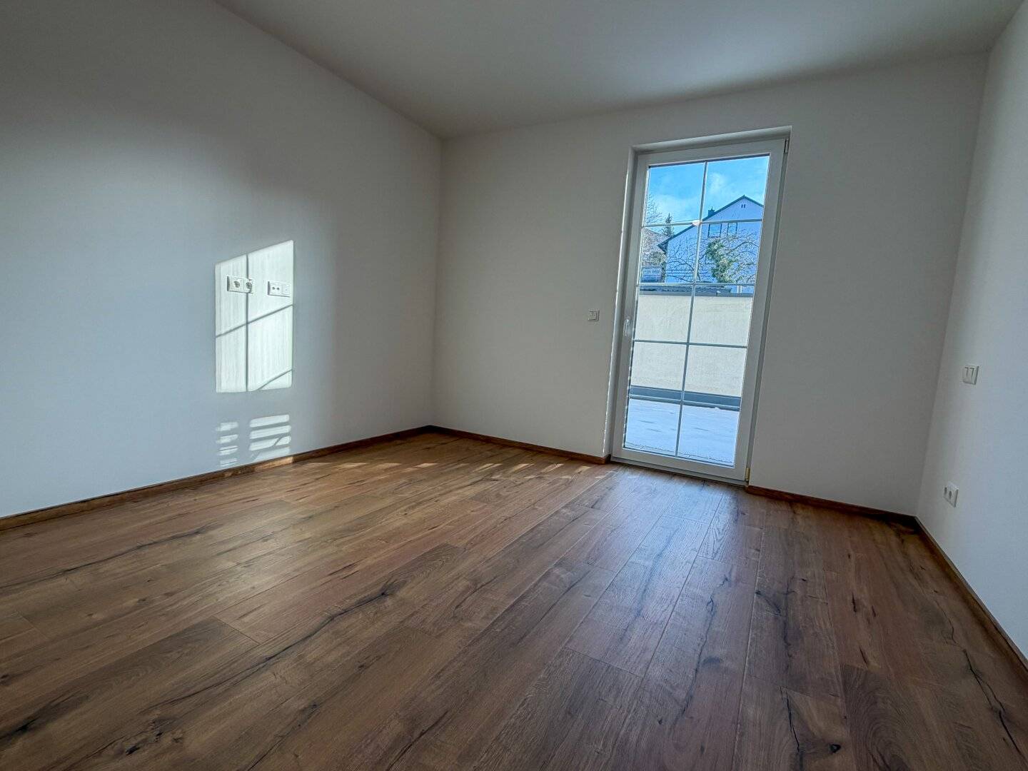 Moderne Erdgeschosswohnung mit Terrasse und Tiefgarage