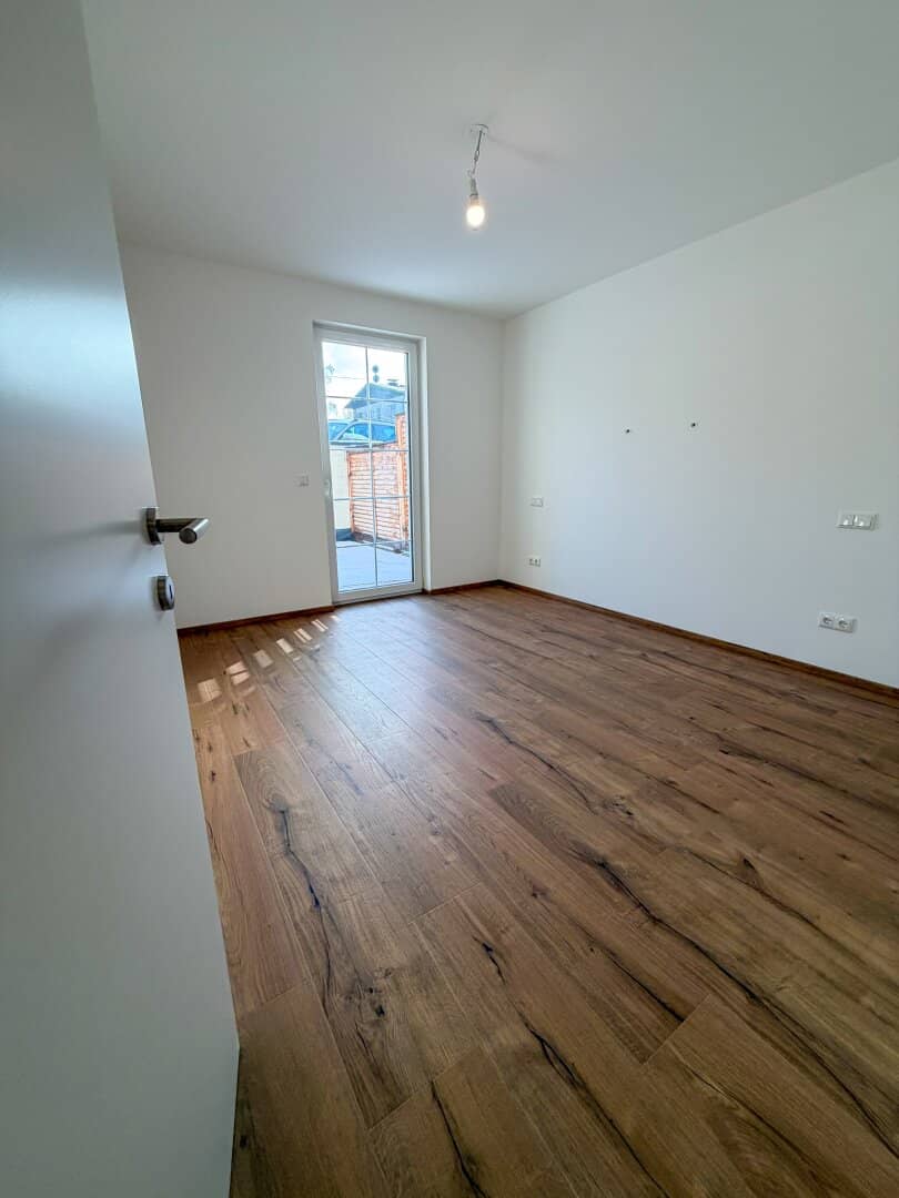 Moderne Erdgeschosswohnung mit Terrasse und Tiefgarage