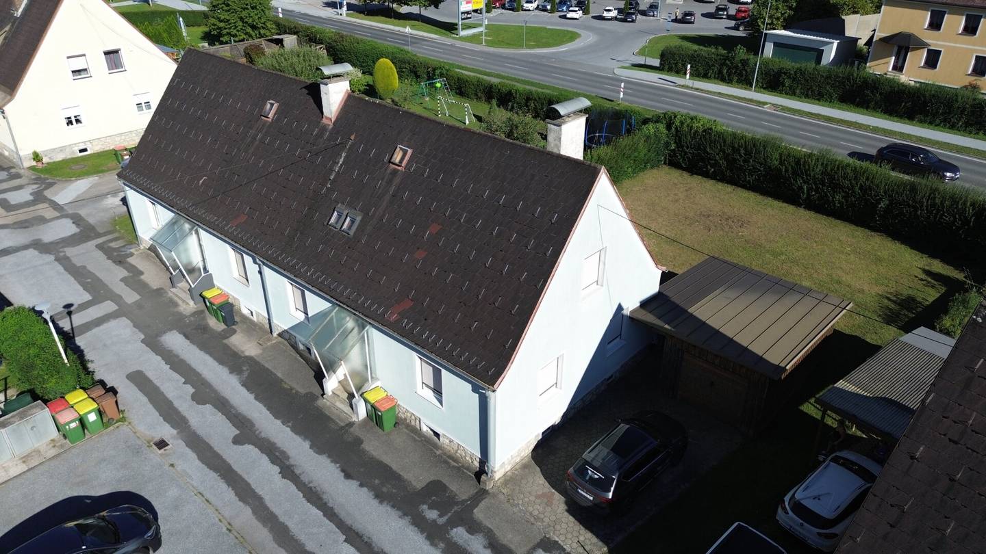Solide Doppelhaushälfte in zentraler, sonniger Lage