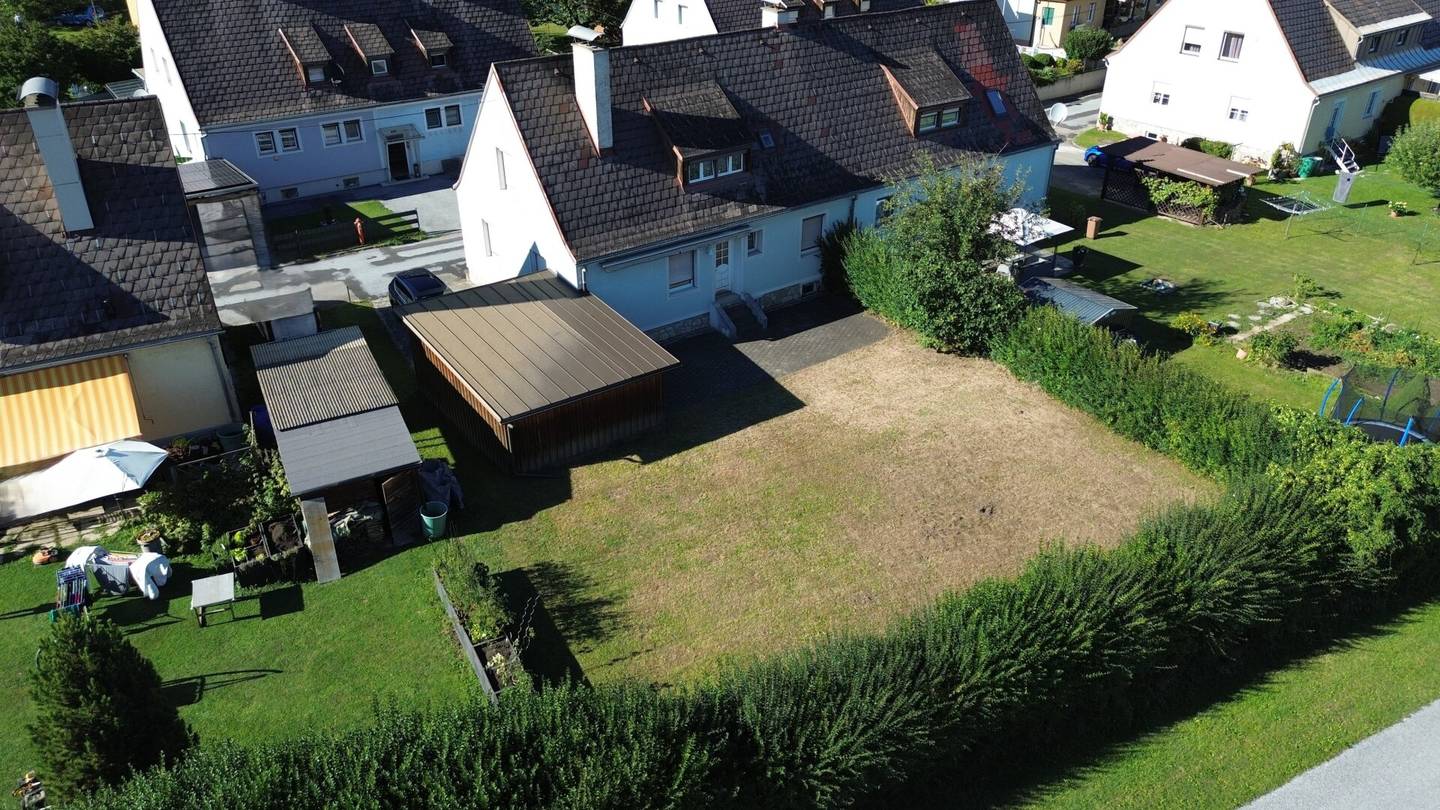 Solide Doppelhaushälfte in zentraler, sonniger Lage