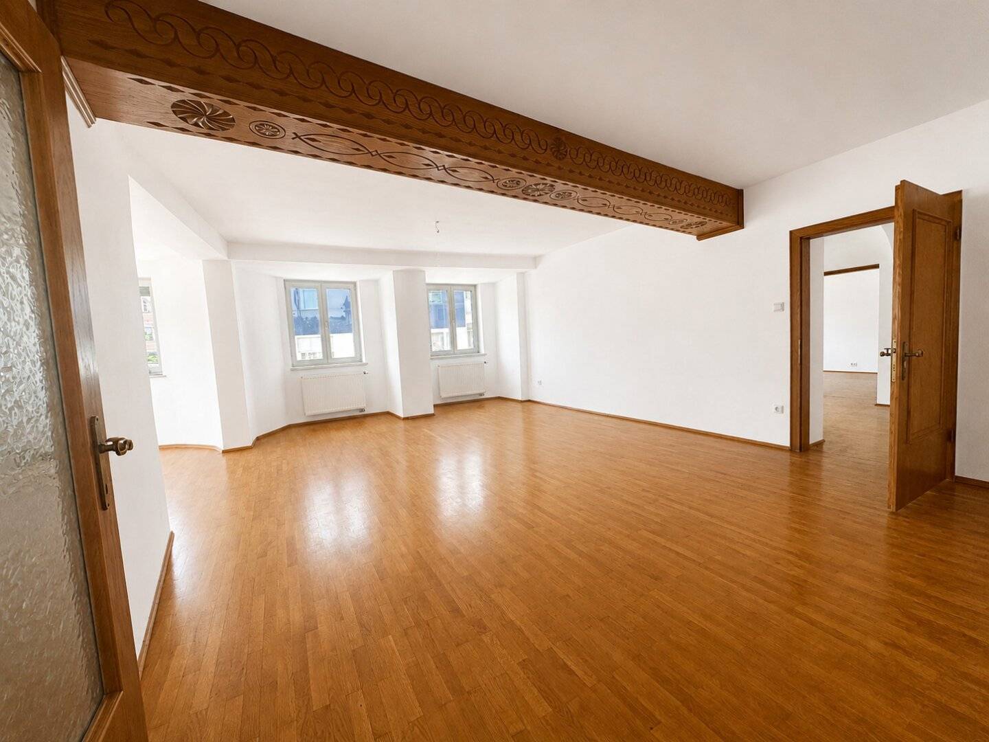 Großzügige Altbau - Wohnung 1 Stock mit viel Potenzial auf 160m² zum Schnäppchenpreis!
