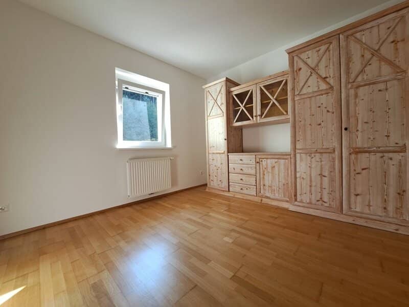 Moderne 4-Zimmer-Wohnung mit Sonnenbalkon und großem Dachboden