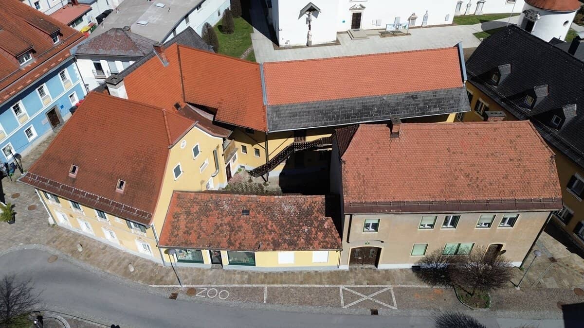 Geschäfts- und Wohnhaus im Herzen der Lipizzanerheimat