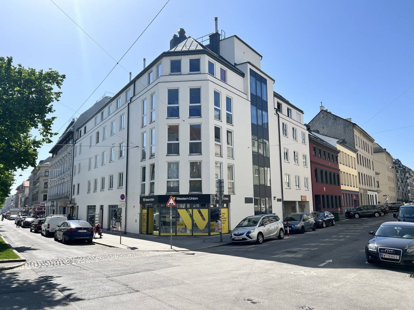 Comfortable garage parking space in 1170 Vienna - Hernalser Hauptstraße / Wattgasse