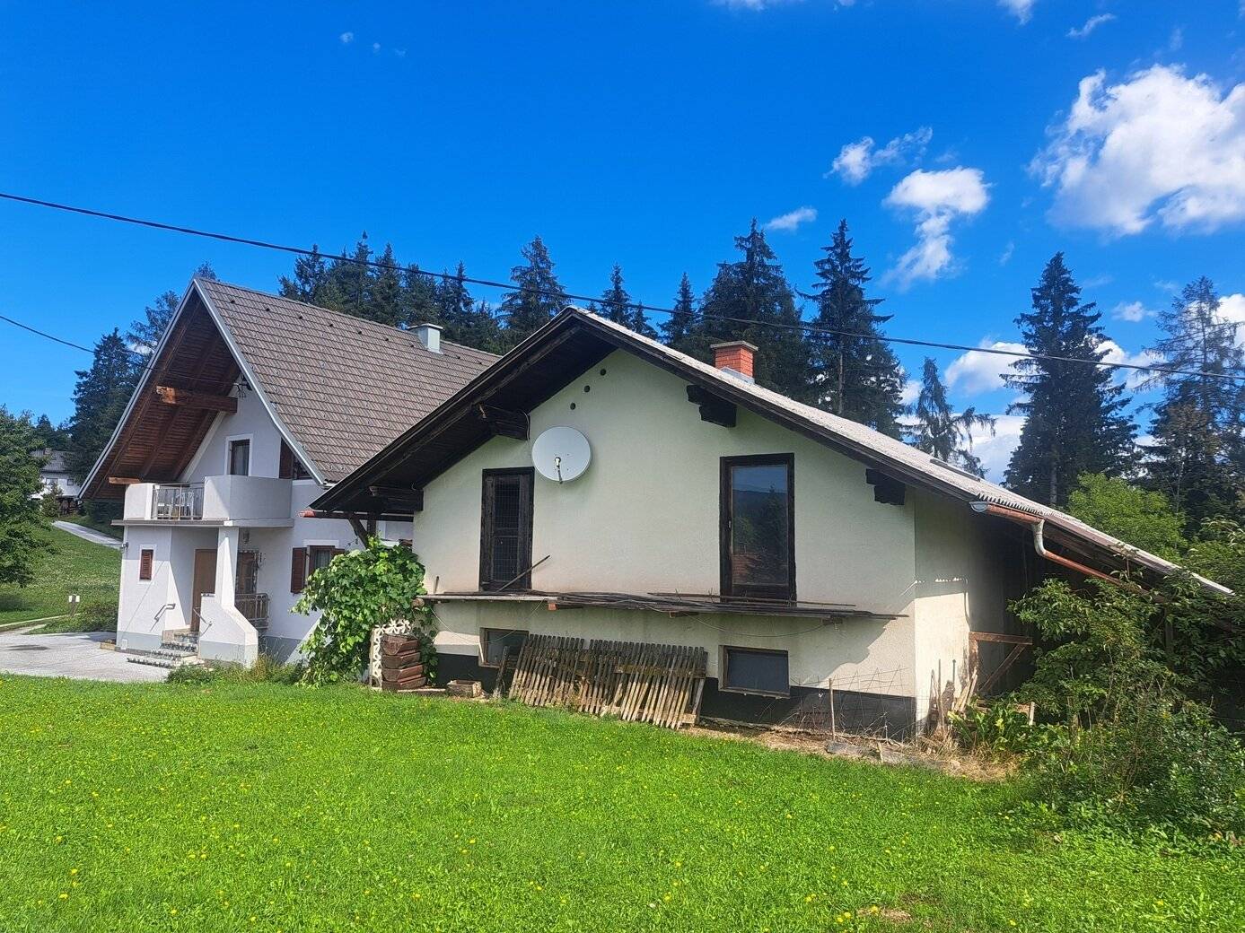 Solides Wohnhaus mit Nebengebäude und zusätzlichem Baugrund