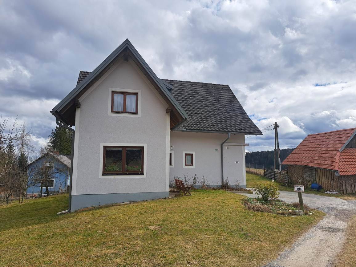 Solides Wohnhaus mit Nebengebäude und zusätzlichem Baugrund