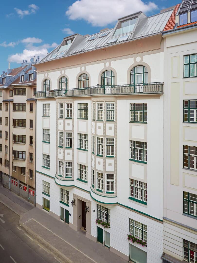Top renovated period style building 2 room apartment
